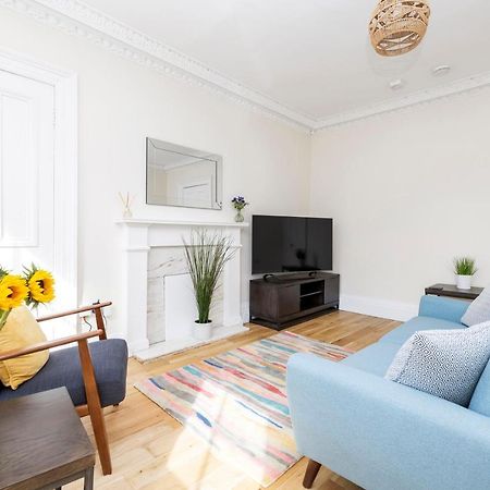 2 Bedroom Apartment On Peebles High Street Dış mekan fotoğraf