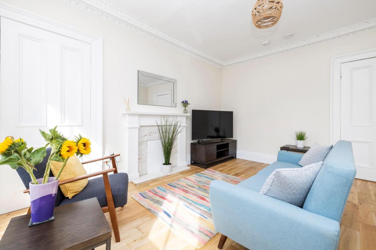 2 Bedroom Apartment On Peebles High Street Dış mekan fotoğraf